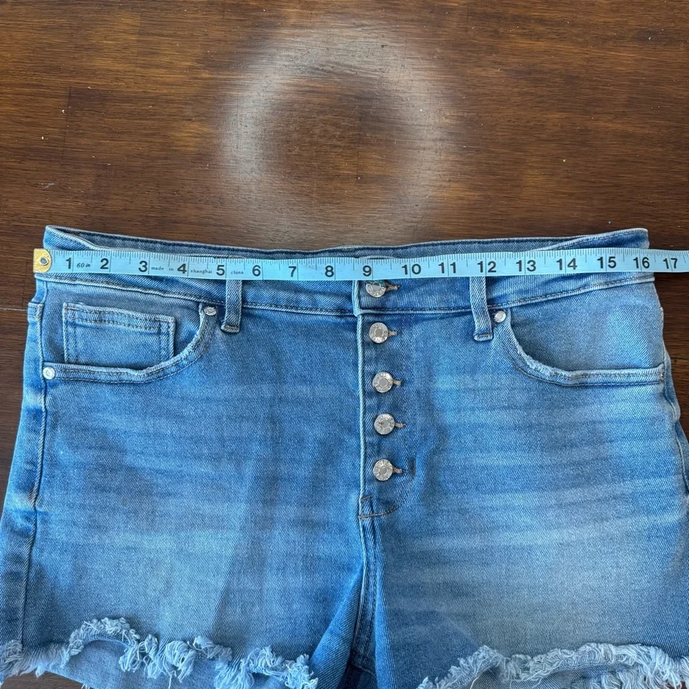 GUESS Women's Shorts 31 Blue Denim Emma Bottom Frayed Eds Button Fly Light Wash